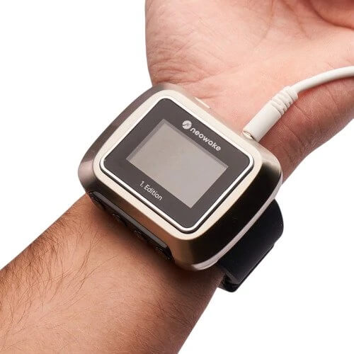 Die „Neowake® Chroma Watch“ inklusive Zubehör