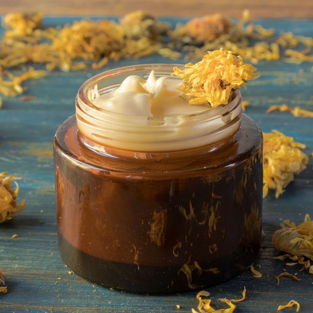 bienengift_creme_19 Bienengiftsalbe mit Bienengift & 8 Kräuterextrakten - 100g