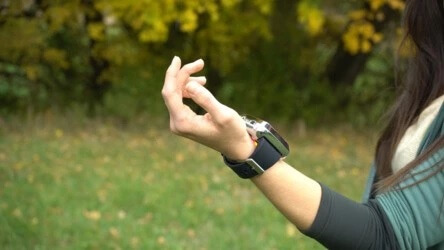 Die „Neowake® Chroma Watch“ inklusive Zubehör