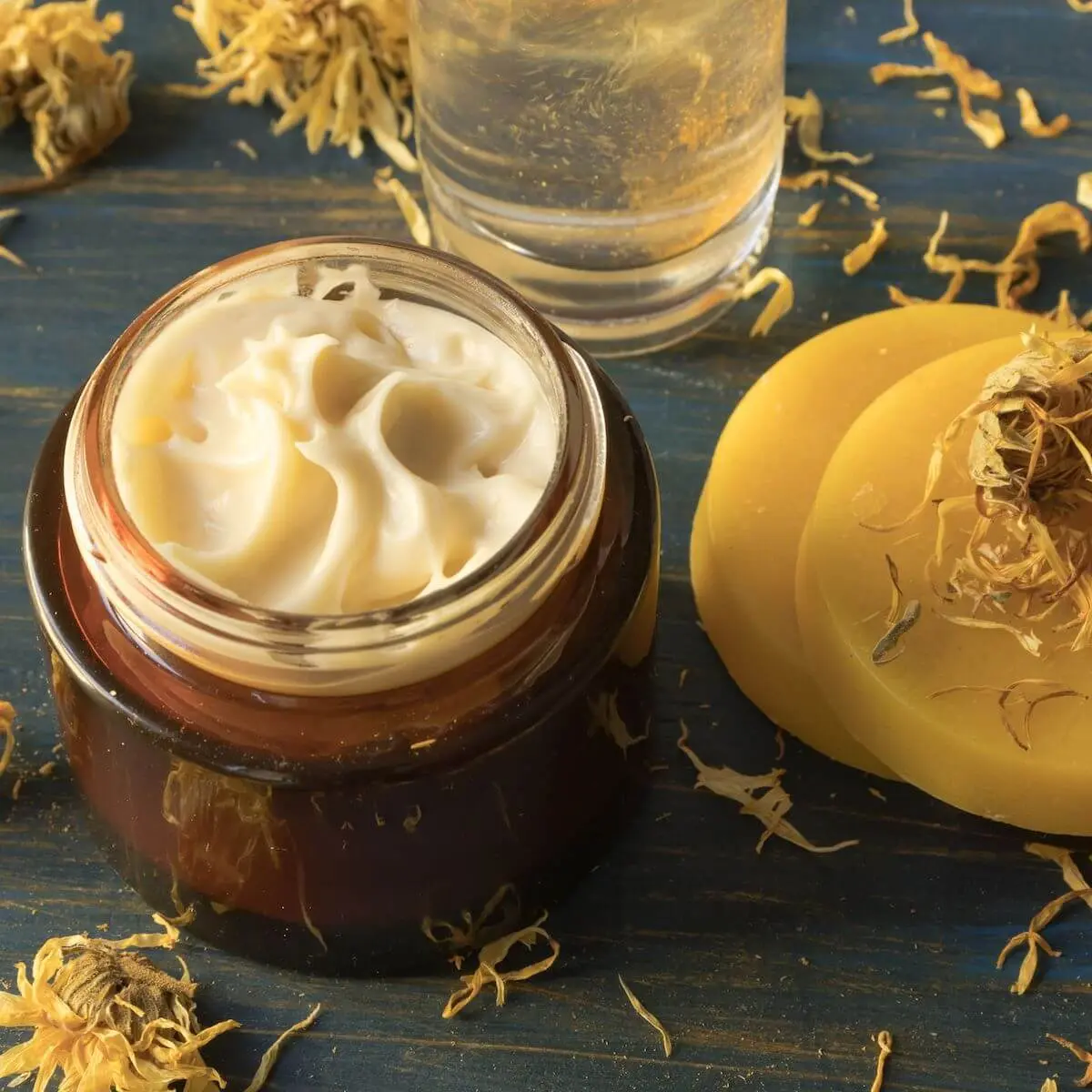 Bienengiftsalbe mit Bienengift & 8 Kräuterextrakten - 100g