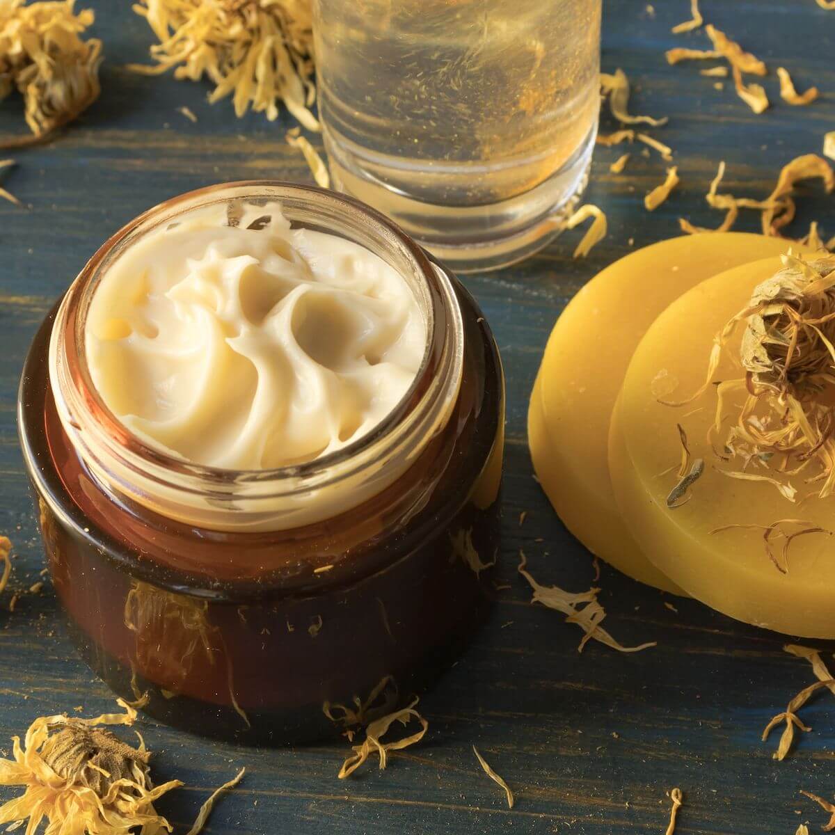bienengiftcreme_20 Bienengiftsalbe mit Bienengift & 8 Kräuterextrakten - 100g